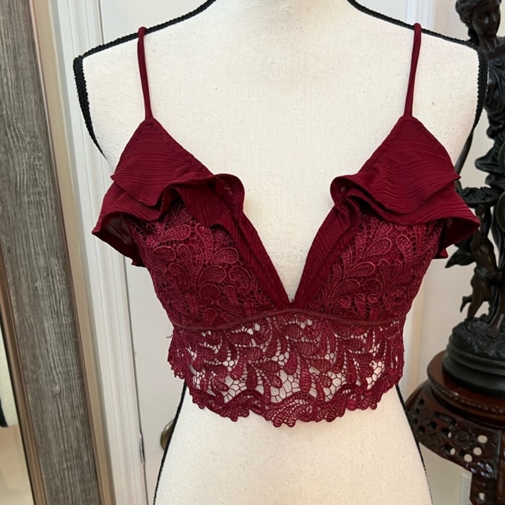 L’ATISTE Lace Trim Crop Halter